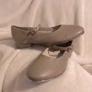 So Danca Mary Jane tap Shoes Tan size girls 2 1/2 like new